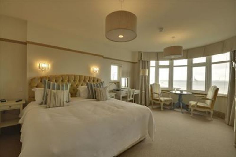 Roslin Beach Hotel